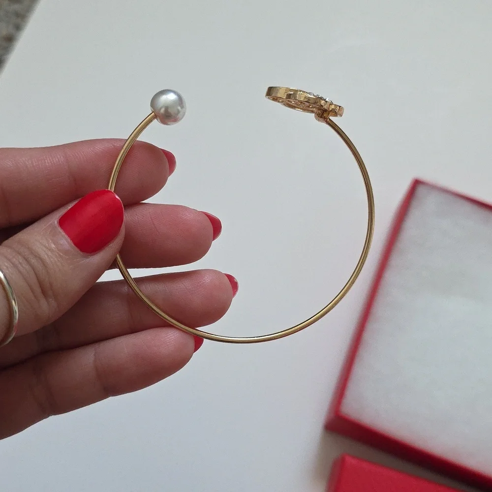 Elegant Gold and Silver Pearl Bracelet